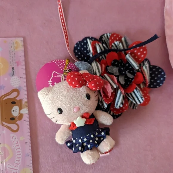 hello kitty 2011 keychain - Picture 3 of 4